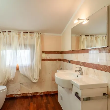 Serafina Villa Pescia