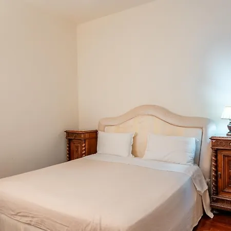Serafina Villa *