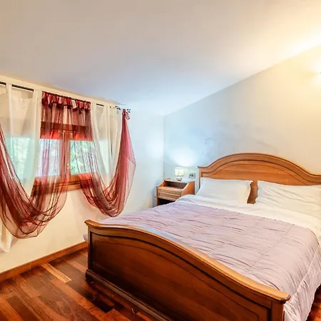 Serafina Villa *
